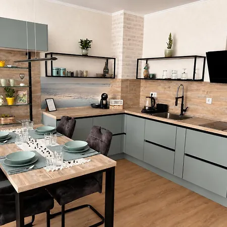 Larimar - Sea Garden & Life Apartment Burgas